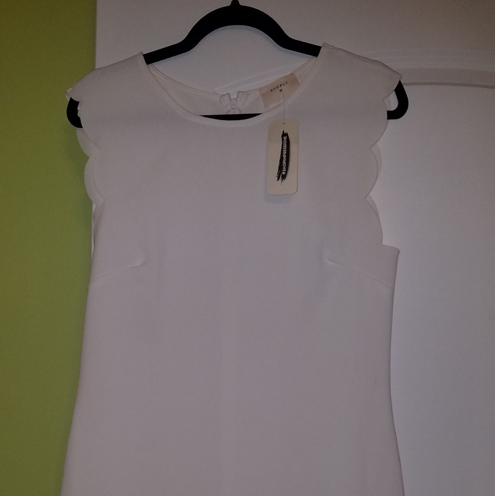 NWT Everly White Scallop Dress sz Medium